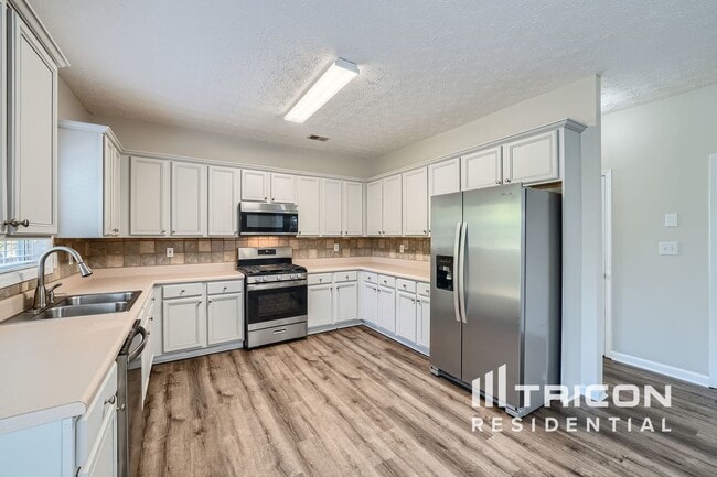 Building Photo - 733 Winbrook Dr
