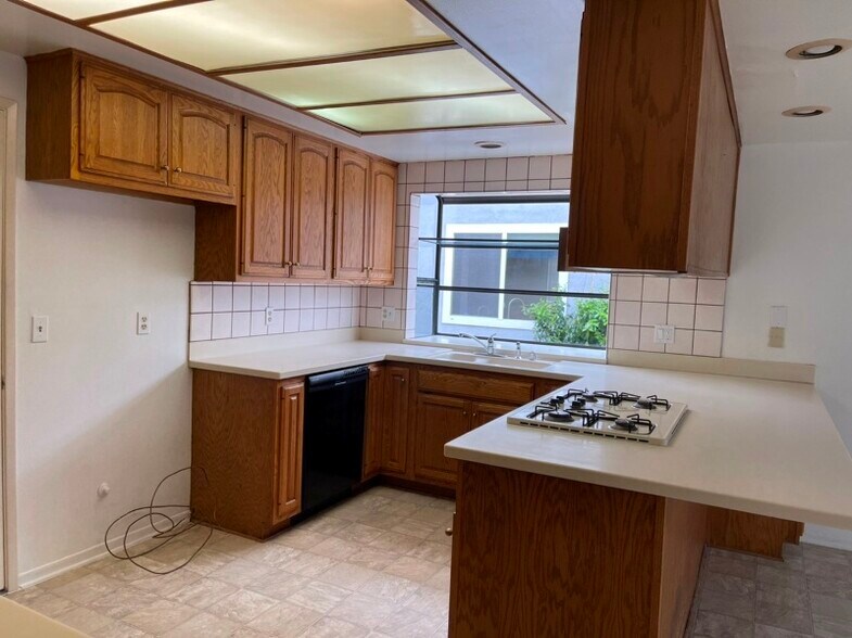 Building Photo - 22913 Juniper Ave