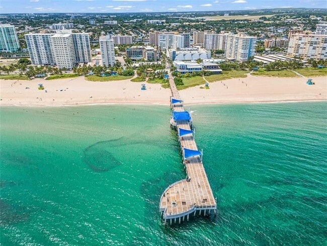 Building Photo - 299 N Riverside Dr