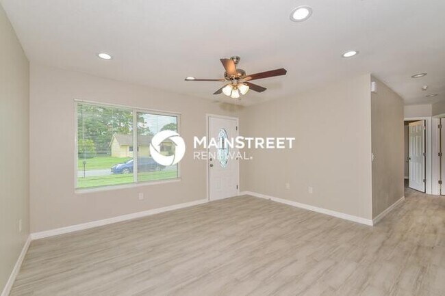 Building Photo - 4 Bedroom Pet-Friendly Home in NORTH PORT, FL with Main Street Renewal