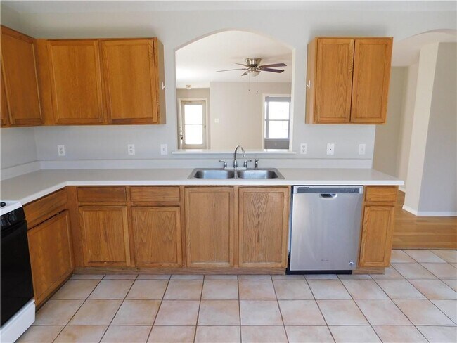 Building Photo - 805 Satellite View