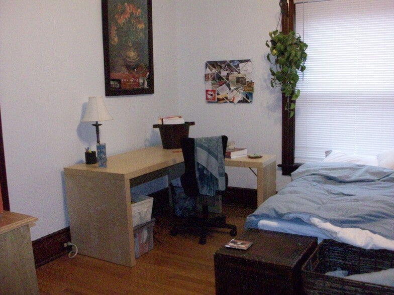 Bedroom 2 - 522 N Division St