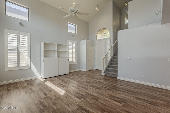 Building Photo - 927 W Azalea Pl