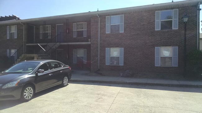 Manor Hall Apts. 1840 Kendall Lane Louisville, KY 40216 All 2bedrooms/1bathroom apts. $675 - $700 - 6807 West Pages Lane