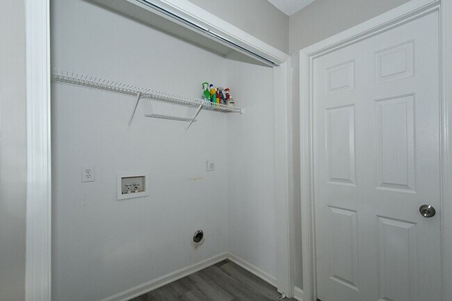 Building Photo - 116 Milbros Ln