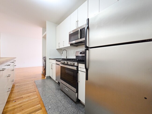 Building Photo - 660 Fort Washington Ave