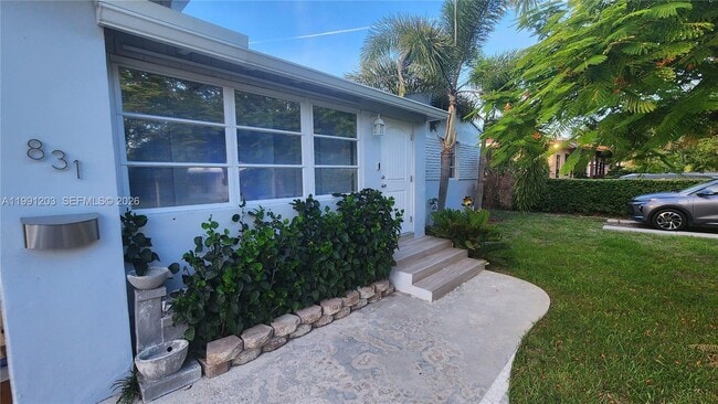 Building Photo - 831 Plover Ave