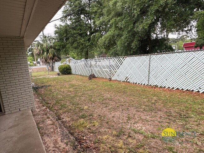 Building Photo - Charming 2-Bedroom Home in the Heart of Pe...