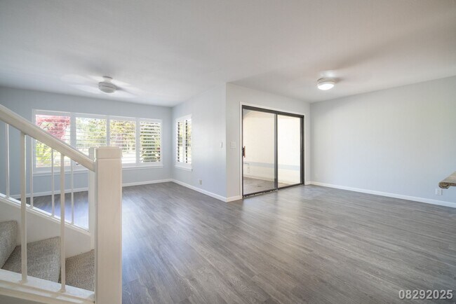 Building Photo - Spacious 3BR/2.5BA Mililani Townhome – $4,...