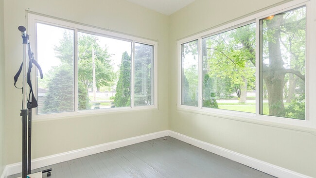 Building Photo - 100 Belle Plaine Ave