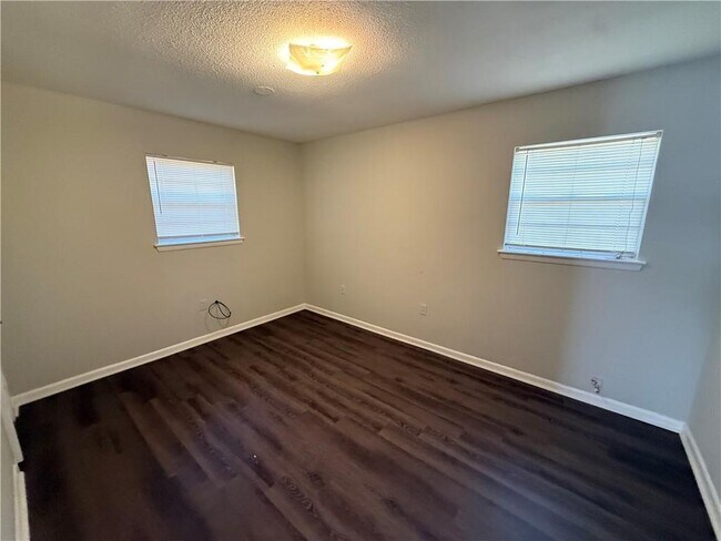 Building Photo - 451 Erie St