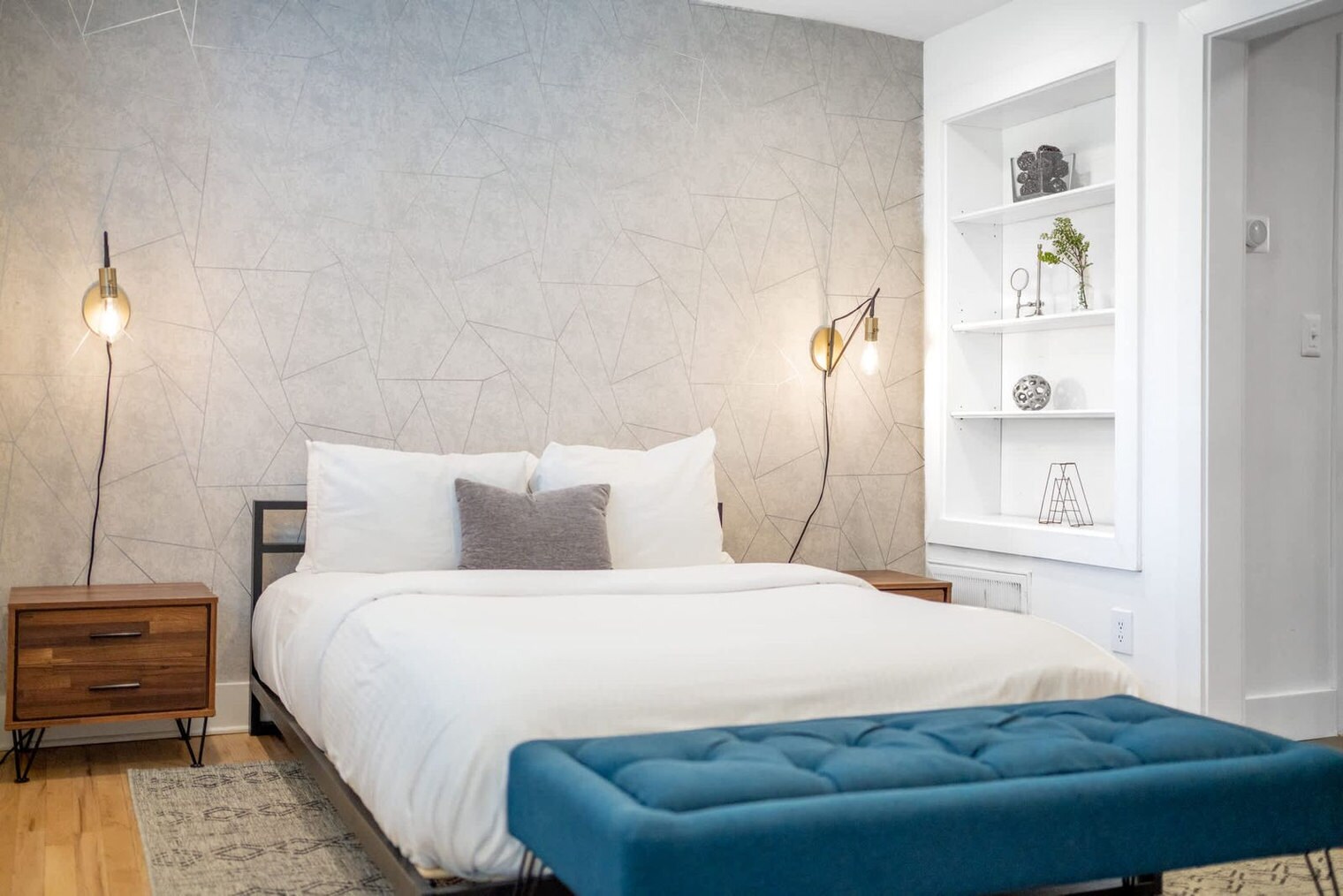 Building Photo - 1136 Crescent Ave NE