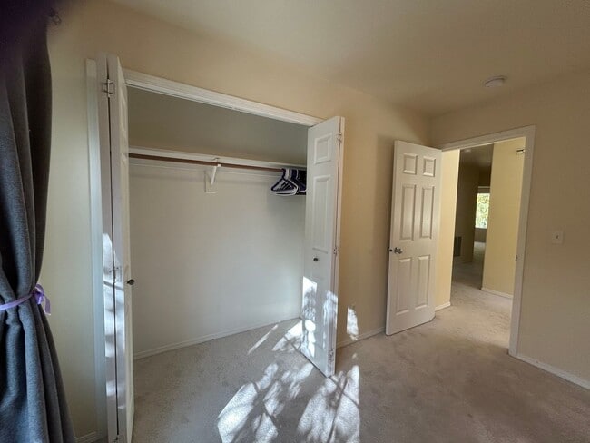 Building Photo - Spacious 4 Bedroom (plus den), 3 Bath Home...