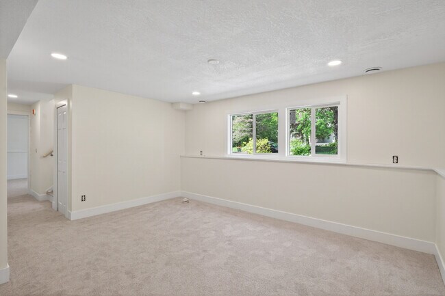 Building Photo - 6474 Totem Trail