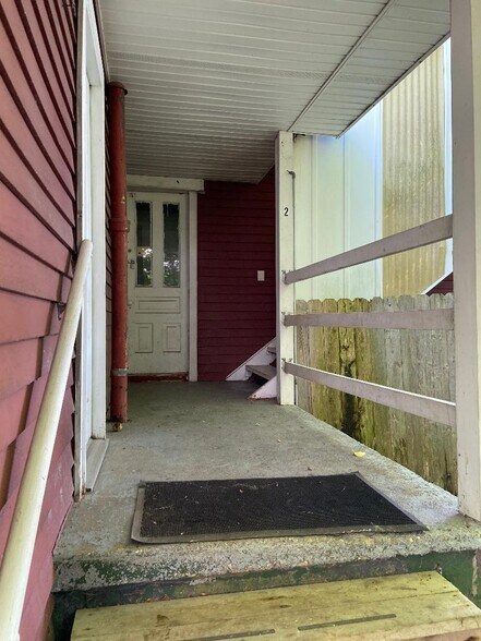Entry Way - 522 Fleming St