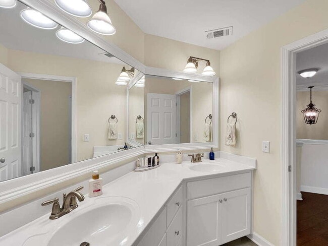 Building Photo - 663 Wyndham Way