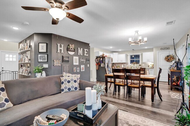 Building Photo - 456 Woodtrace Dr