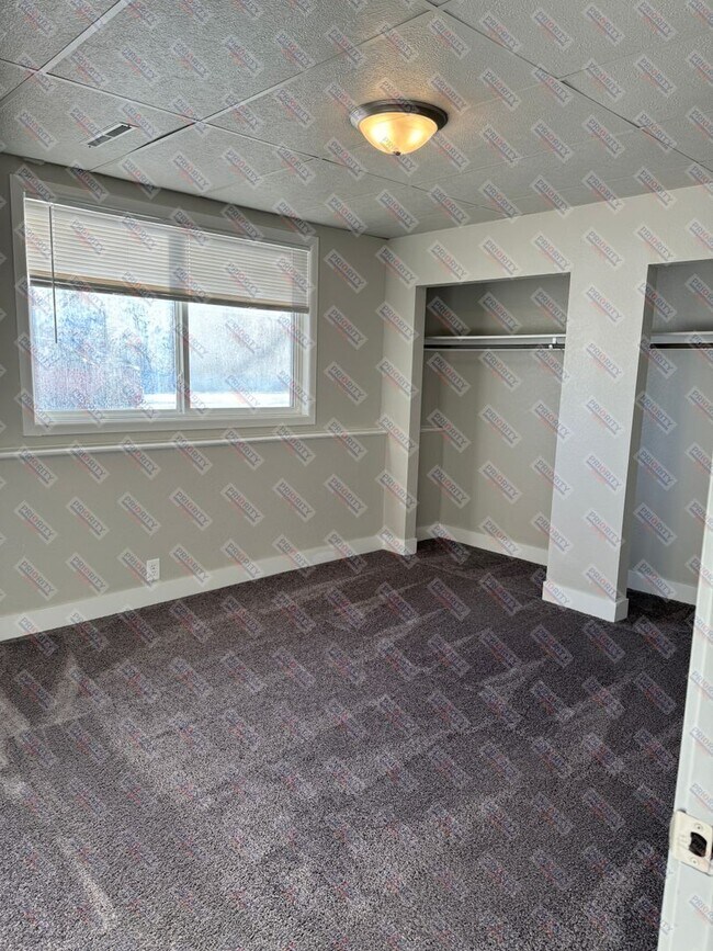 Building Photo - Property Agent Owned