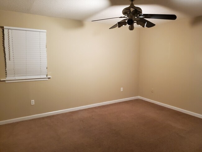 BEDROOM - 1635 Newport Pl