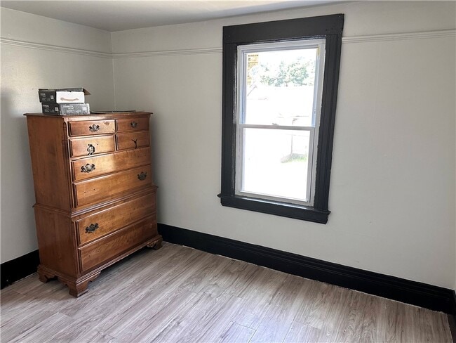 Building Photo - 52 Frances St