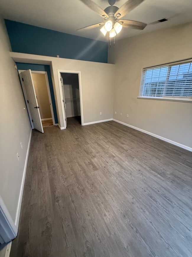 Building Photo - 624 Clearview Way