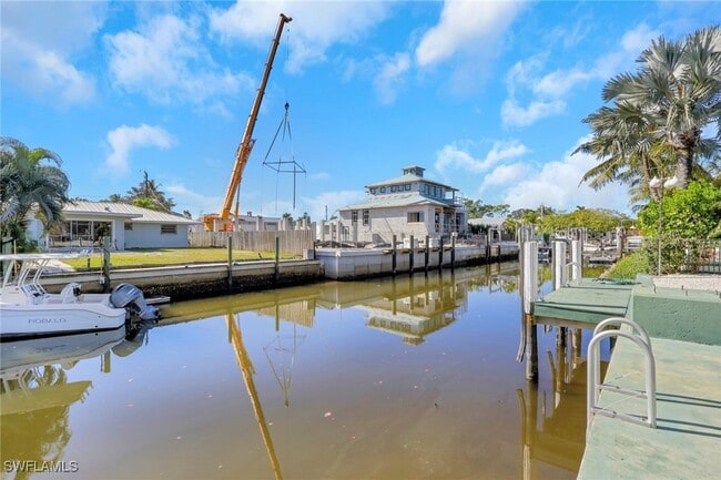 Building Photo - 2700 Gulfview Dr