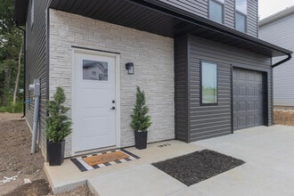 Building Photo - 2817 Emery Dr