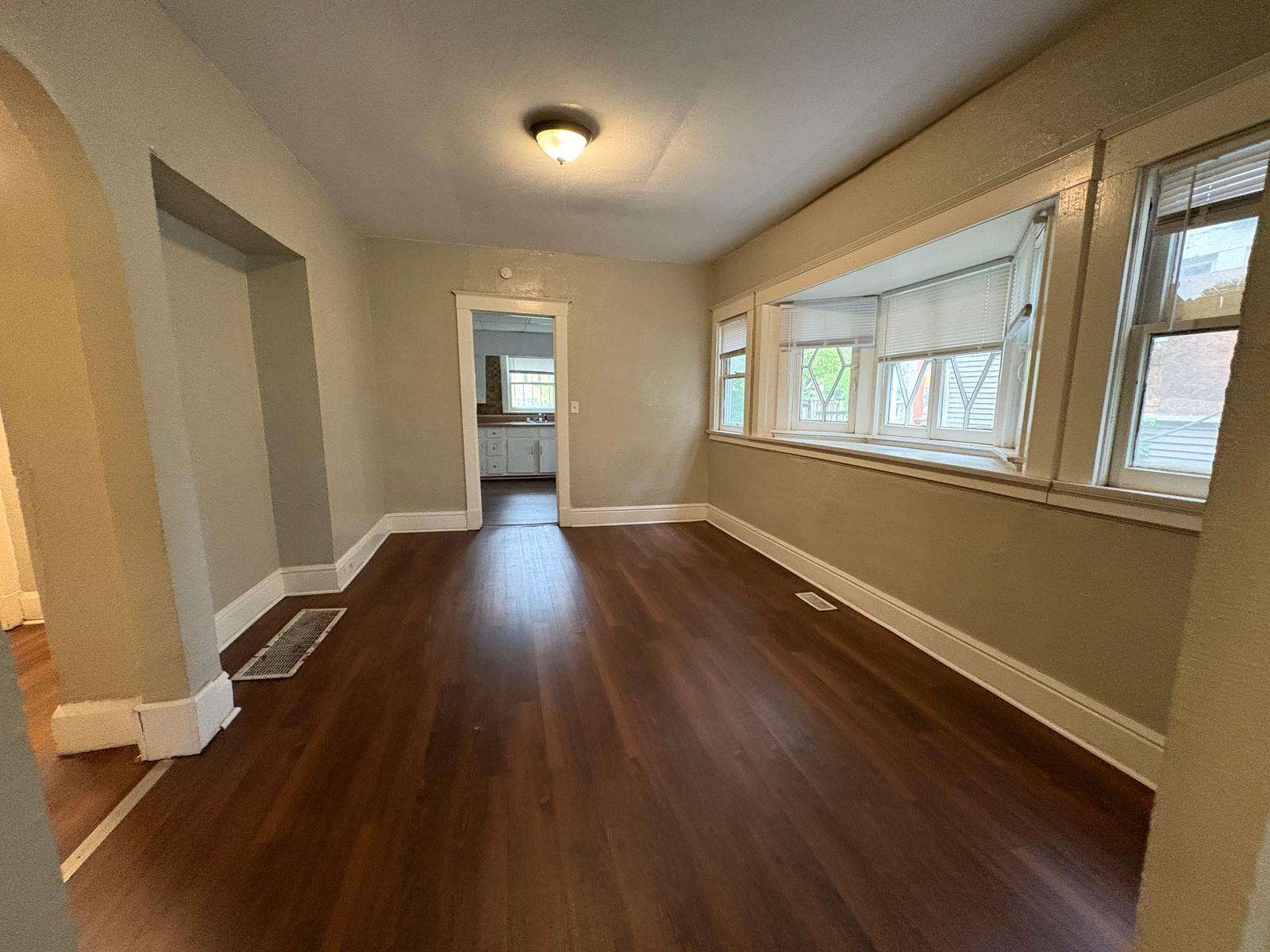 Building Photo - 2524 Maplewood Ave