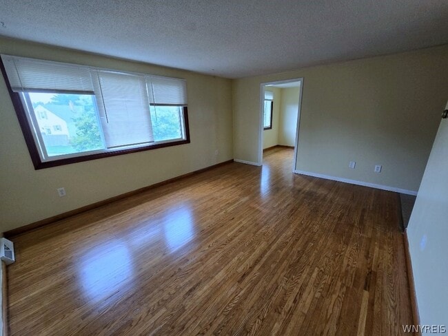 Building Photo - 9 Floreis Ct