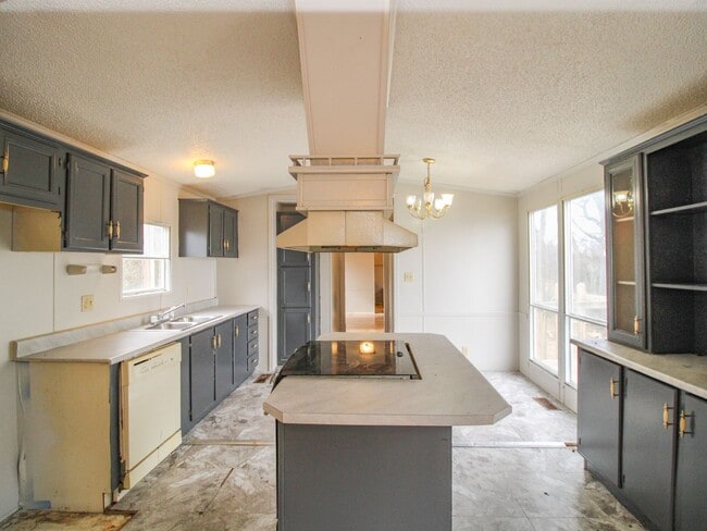 Building Photo - Enjoy peaceful country living near Pulaski...