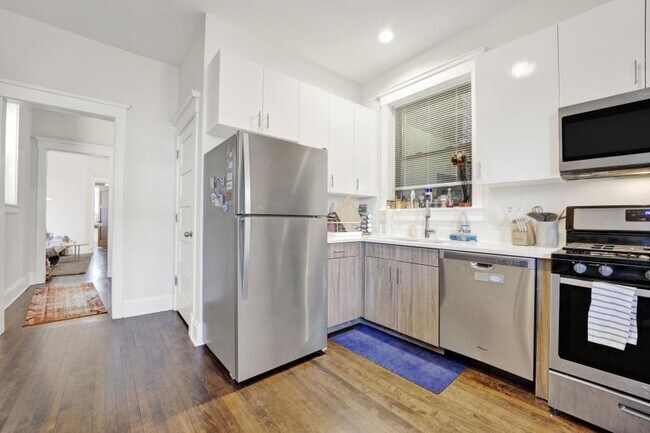 Building Photo - 2 bedroom in Chicago IL 60613