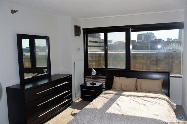 Building Photo - 127 Greyrock Pl