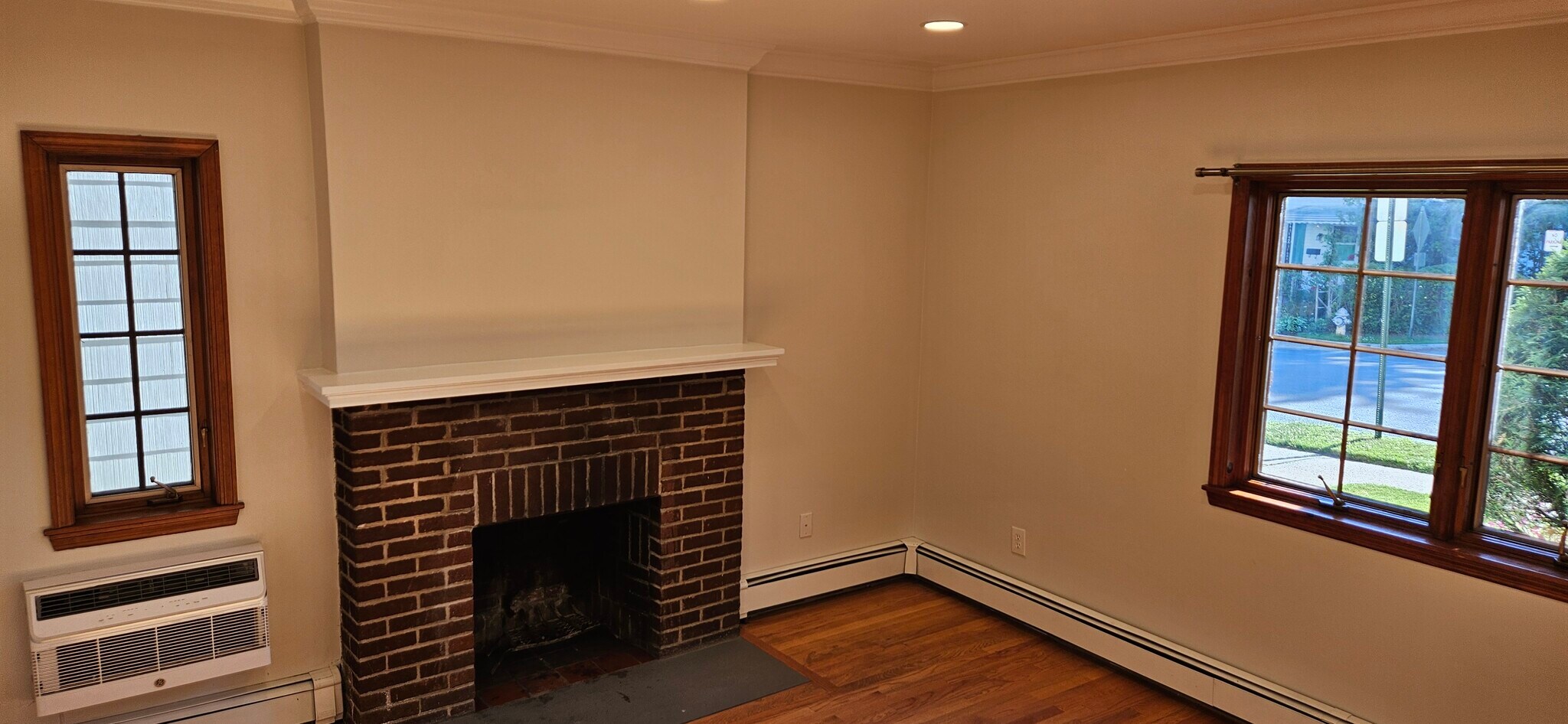 Livingroom w/hi hats - 64 Parkway Rd