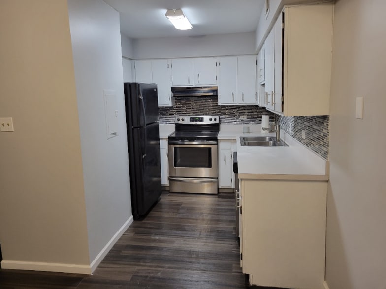 Building Photo - 17701 Park Blvd