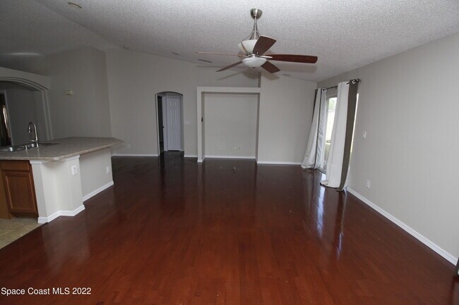 Building Photo - 3291 San Jose Ave SE