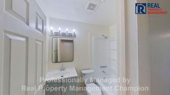 Building Photo - 2909 Spaulding Dr
