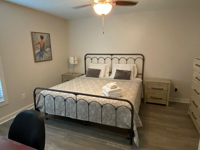 Building Photo - 1565 Pinebreeze Dr