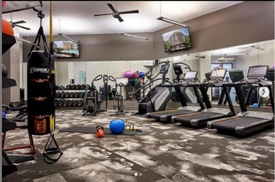 Building Photo - 2917 Camden Park Pl