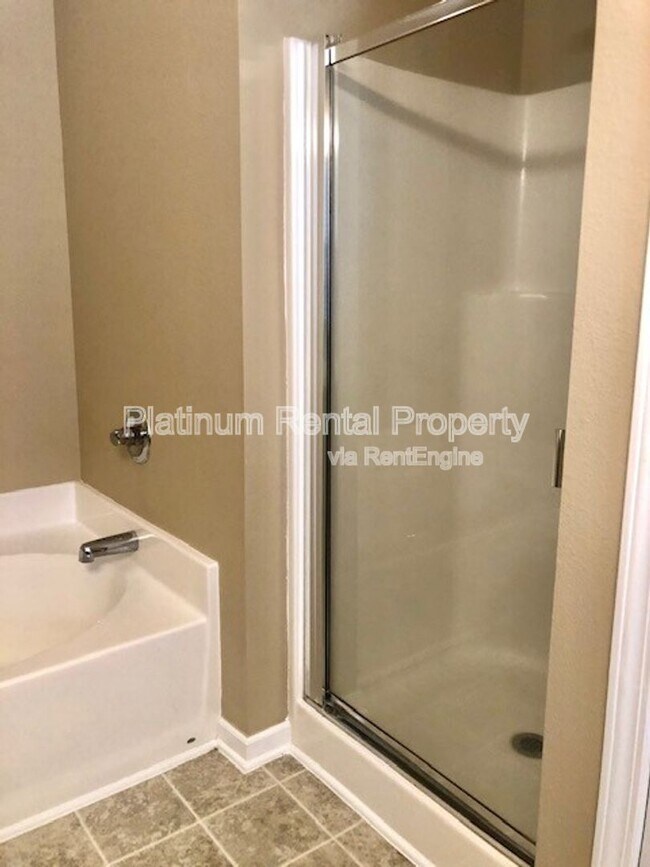 Building Photo - 6583 Silk Tree Pointe