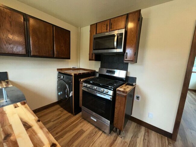 Building Photo - 567 Encinitas Ave