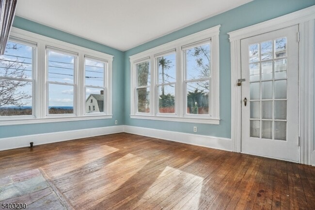 Building Photo - 216 William St