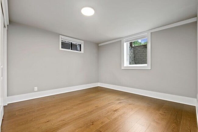 Building Photo - Gorgeous West Seattle Mid-Century Modern w...