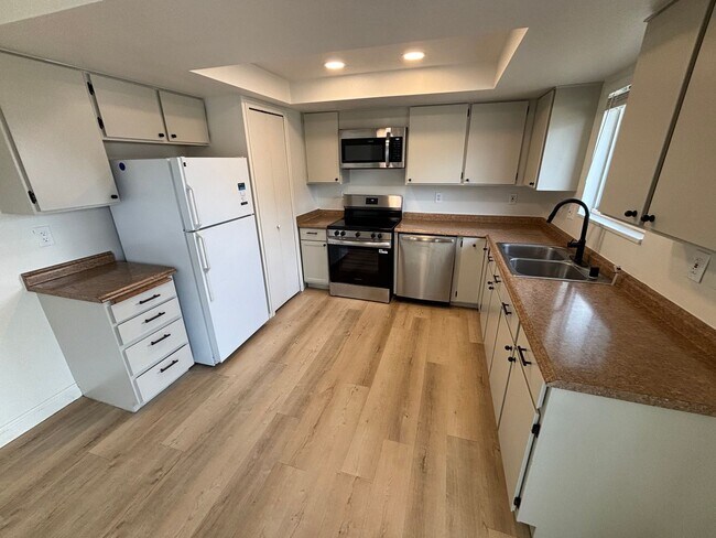 Building Photo - 692 W 1400 S