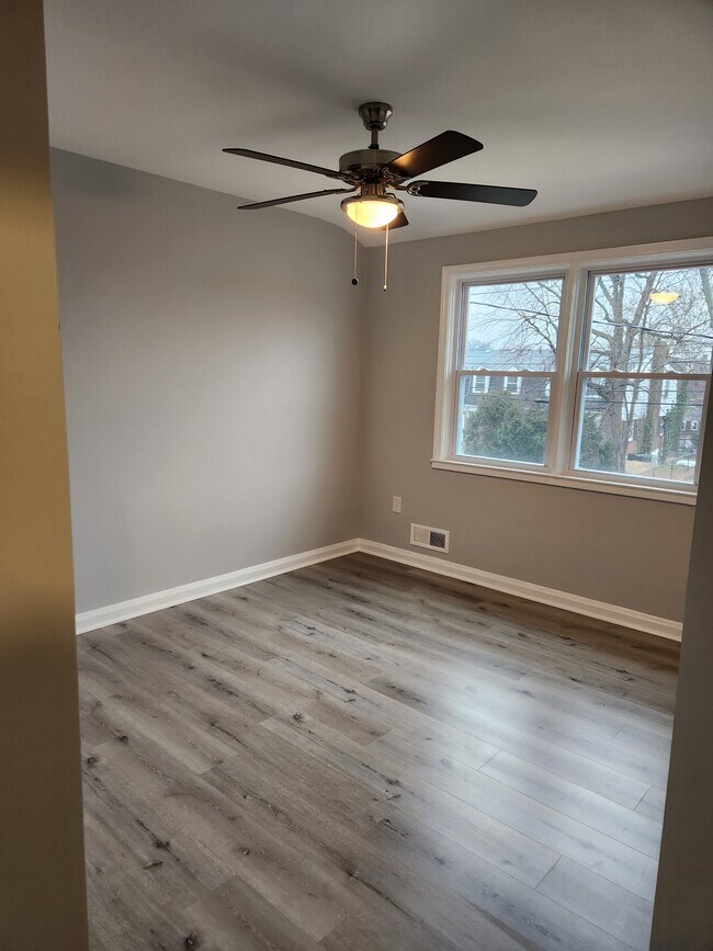 Building Photo - 1352 Walker Ave