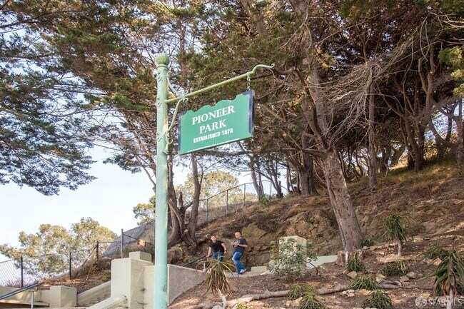 Building Photo - 312 Green St