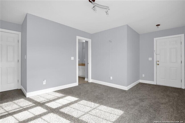 Building Photo - 427 W Summerchase Dr