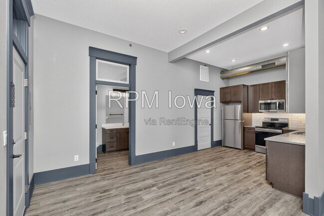 Building Photo - 1214 2nd St