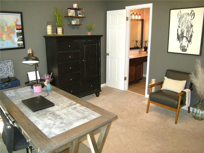 Building Photo - 125 N River Dr