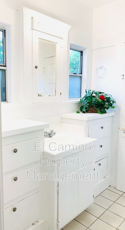 Building Photo - 5758 Pickering Ave