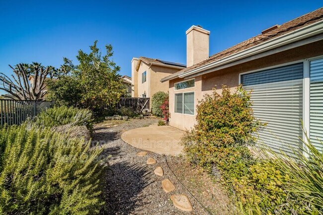 Building Photo - 31977 Arlington Cir